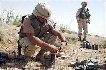 Ameerika sõdurid teevad Iraagis miine kahjutuks